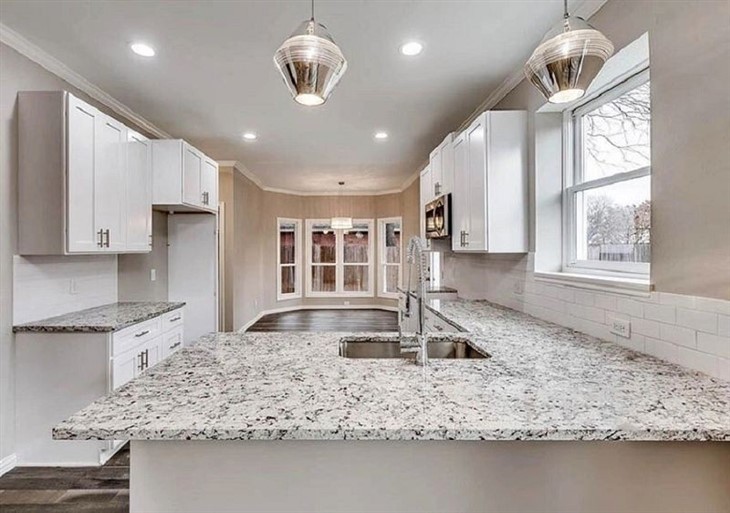 Dallas-White-Granite-Slab-for-Kitchen-Countertop.webp (2)(001)