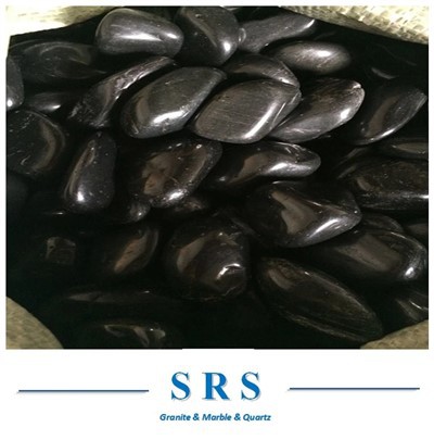 Natirèl poli Nwa Pebble River Stone pou dekorasyon jaden